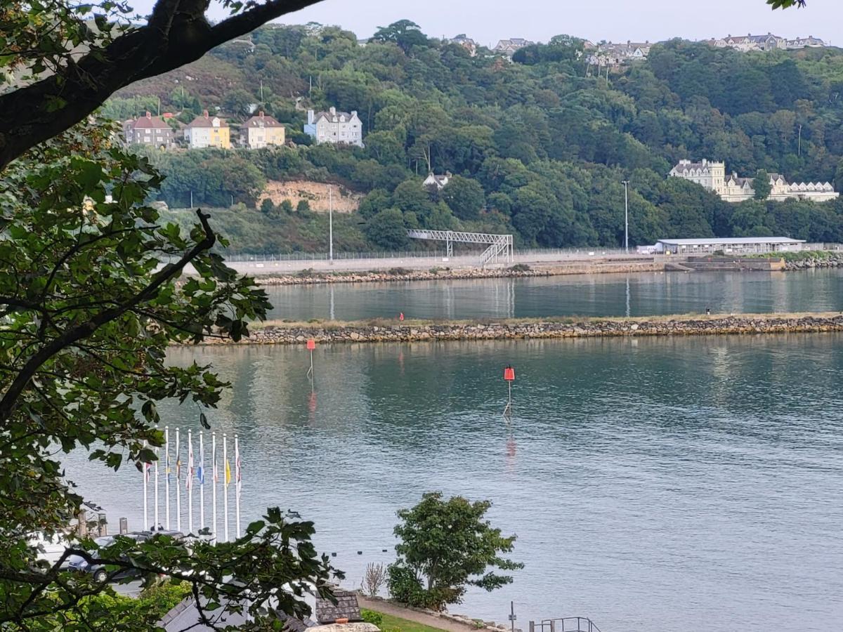 Seasidesteps Fishguard Buitenkant foto
