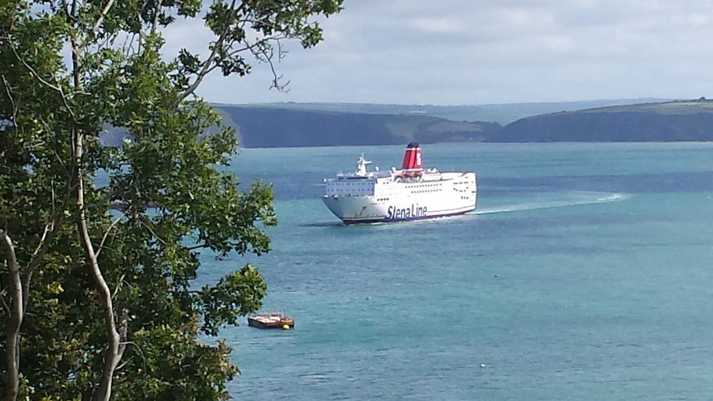 Seasidesteps Fishguard Buitenkant foto